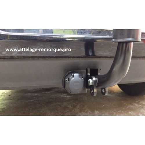 ATTELAGE VOLKSWAGEN GOLF IV BERLINE COL DE CYGNE BOSAL