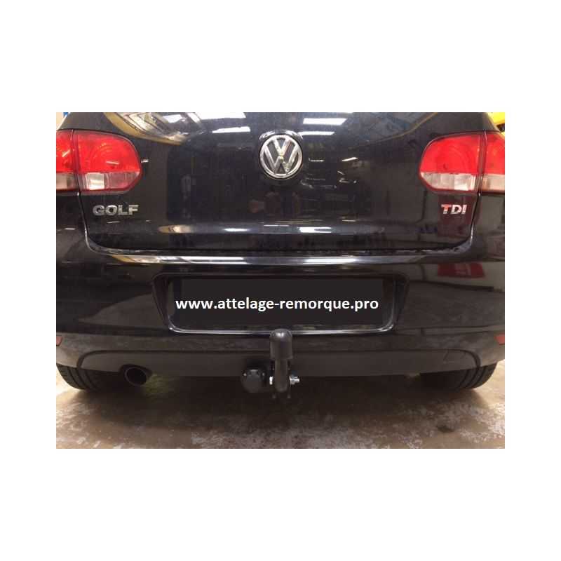 ATTELAGE VOLKSWAGEN GOLF IV BERLINE COL DE CYGNE BOSAL