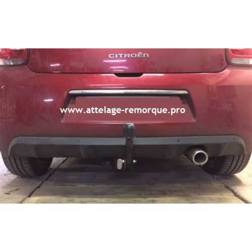 ATTELAGE DS AUTOMOBILES DS 3 BERLINE COL DE CYGNE BOSAL