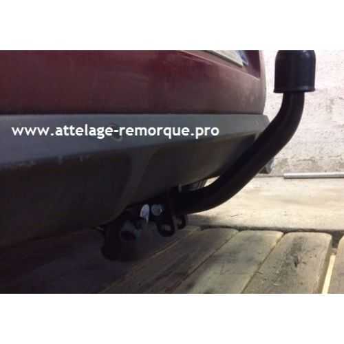 ATTELAGE DS AUTOMOBILES DS 3 BERLINE COL DE CYGNE BOSAL