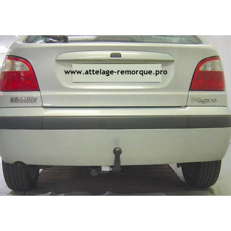 ATTELAGE RENAULT MEGANE I COL DE CYGNE BOSAL