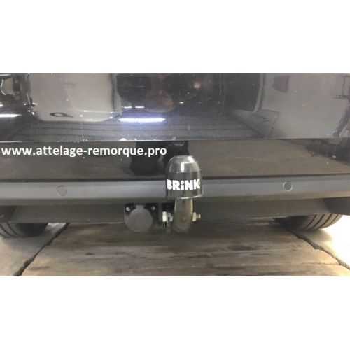 ATTELAGE SKODA OCTAVIA III COMBI BREAK COL DE CYGNE BRINK / THULE