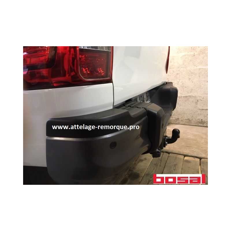 ATTELAGE TOYOTA HILUX 2015 ROTULE COUDEE BOSAL