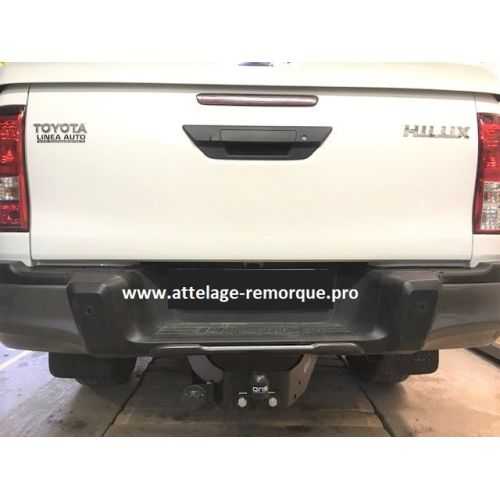 ATTELAGE TOYOTA HILUX 2015 ROTULE COUDEE BOSAL