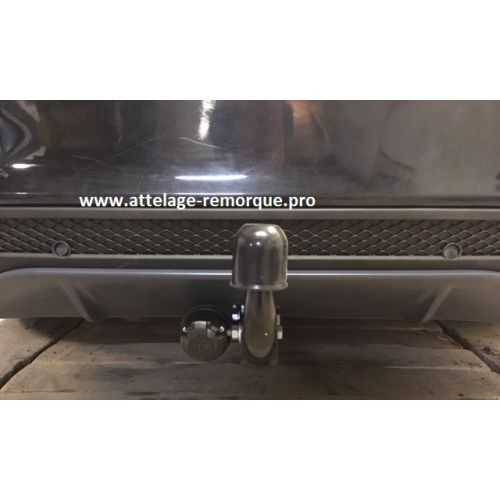 ATTELAGE MERCEDES CLASSE C W205 PACK AMG COL DE CYGNE BOSAL