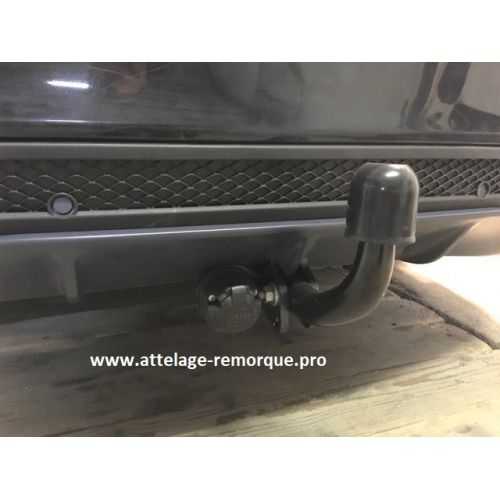 ATTELAGE MERCEDES CLASSE C W205 PACK AMG COL DE CYGNE BOSAL