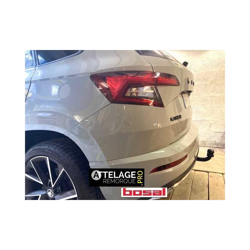 ATTELAGE SKODA KAROQ COL DE CYGNE BOSAL
