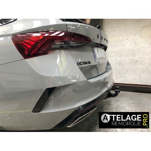 ATTELAGE SKODA OCTAVIA 5 COMBI RS 2021 COL DE CYGNE BRINK / THULE